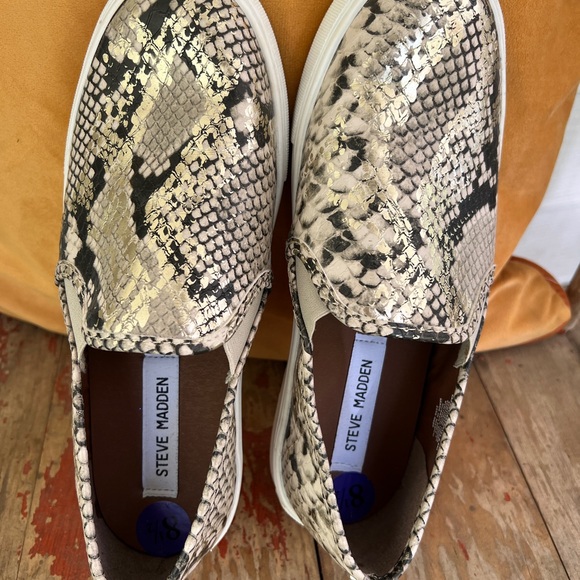 Steve Madden Safary slip on sneakers. - Picture 4 of 5
